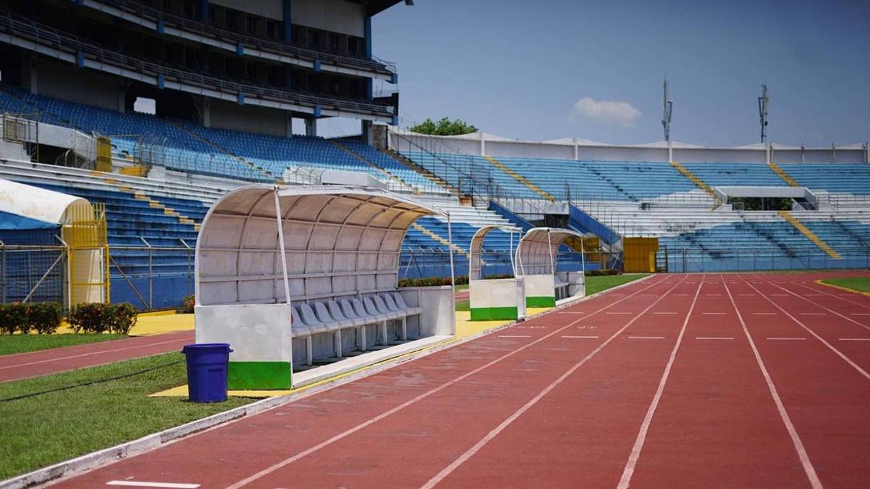 También se hace limpieza de los dugout de los suplentes y cuerpos técnicos.