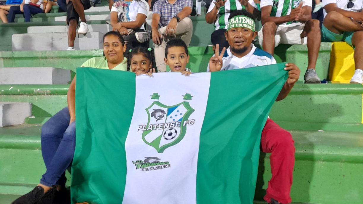Esta familia estuvo presente y le brindó su apoyo al Platense. 