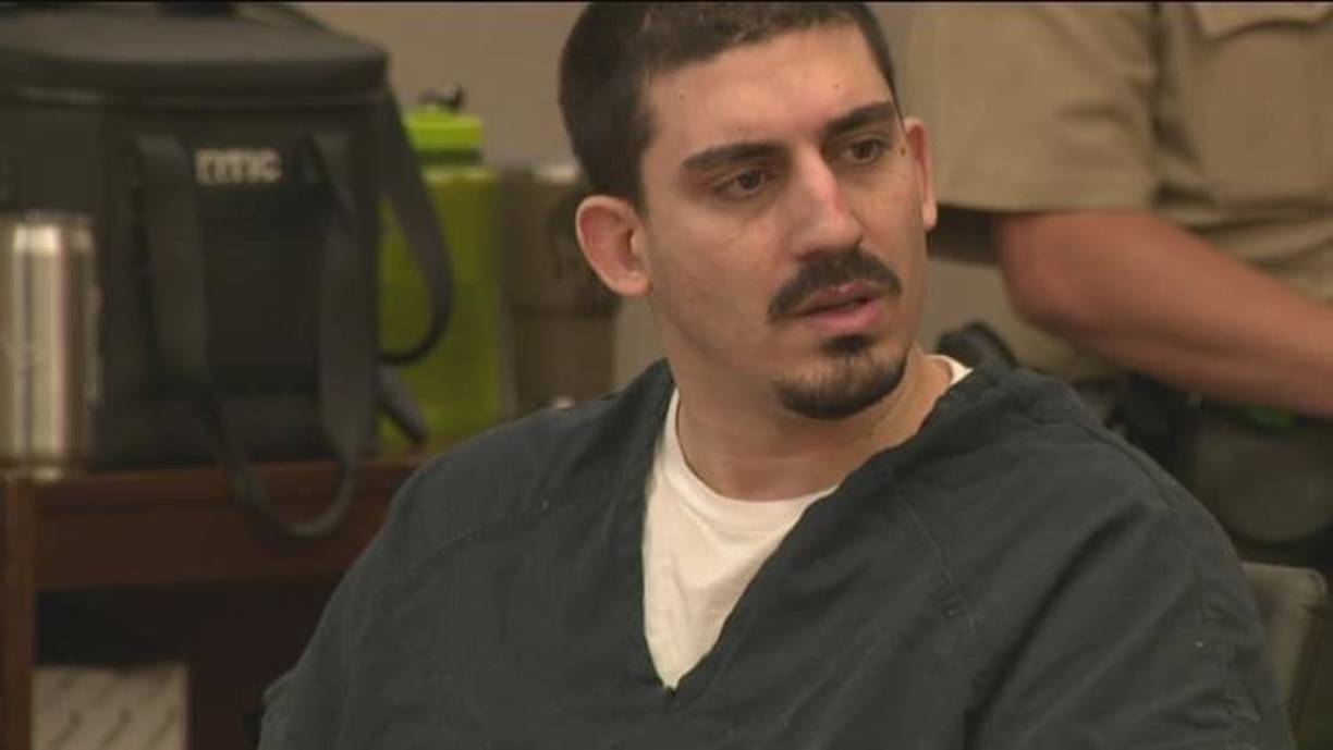 Ambas víctimas fueron abatidas en un sofá dentro del apartamento de los Abulaban, ubicado en el piso 35 de los apartamentos Spire San Diego.