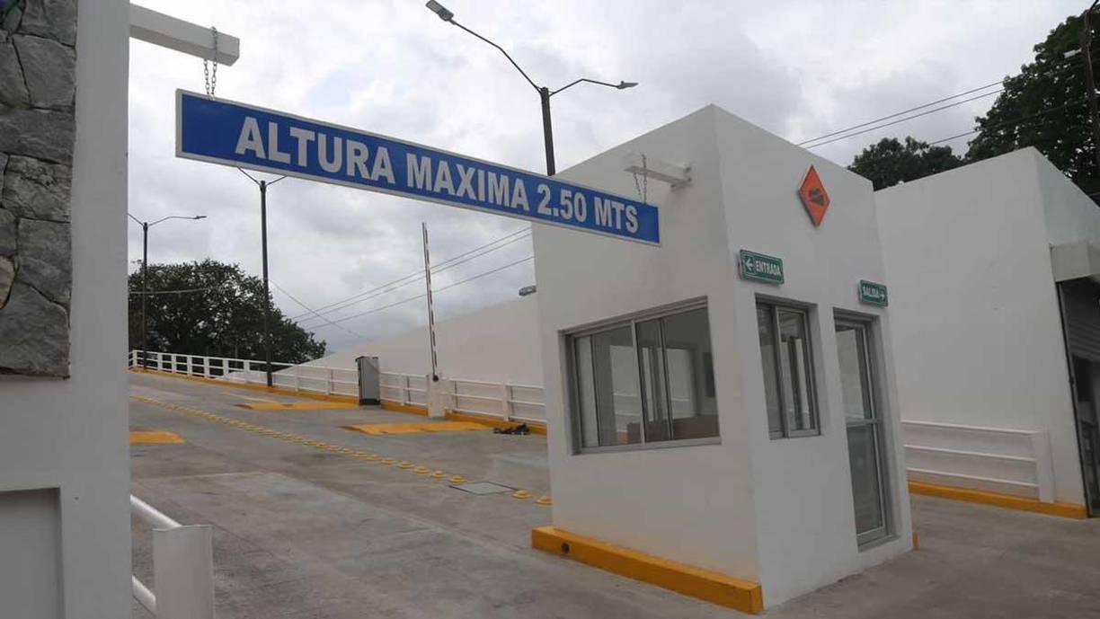 Detalló que los locatarios al convertirse en emprendedores pueden acceder a dinero de la banca y que un banco pueda financiarles el capital semilla para que sus locales puedan prosperar y el mismo mercado sirva como garantía bancaria para los préstamos.