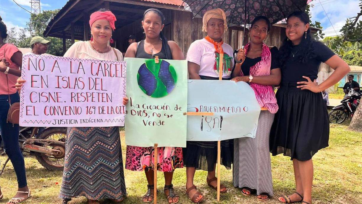 #6 <b>¿Es real o no que los miskitos no quieren que en Islas del Cisne se construya una cárcel, mucho menos en tierra firme o en la selva de La Mosquita y Gracias a Dios?</b><br />“No hay fuentes de empleo, no hay seguridad alimentaria, no hay proyectos, la juventud está sin continuar sus estudios, quizás solo termine en la escuela porque para salir de acá no hay más oportunidades de continuar sus estudios” ...