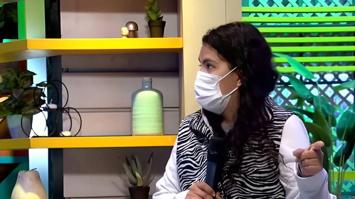 Ariel y Lolaida, los padres de Cataleya, relataron cómo, desde el <b>3 de noviembre</b>, comenzaron a buscar ayuda médica para su hija, quien presentó fiebre de <b>39 grados</b>. “Mi hija estaba muy mal, pero nadie escuchó mis súplicas”, expresó Lolaida entre lágrimas. A pesar de informar que un primo de Cataleya había fallecido recientemente por la misma bacteria, la doctora del Centro de Salud <b>Sarcobamba</b> desestimó la gravedad del caso, recetando solo amoxicilina e ibuprofeno. 