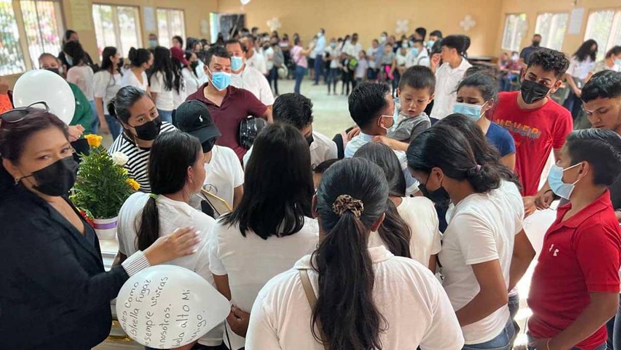 Estudiaba de noche y trabajaba de día buscando como superarse.