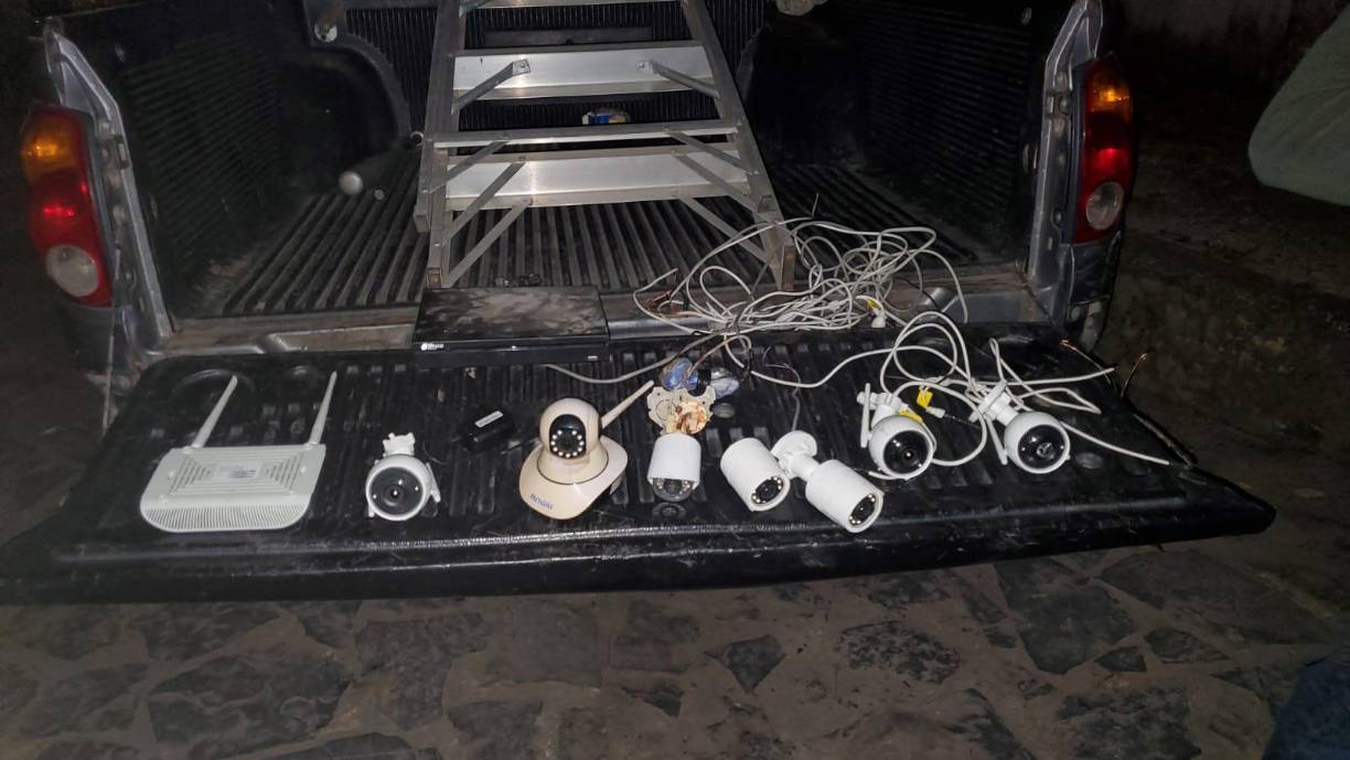 La Dirección Policial Anti Maras y Padillas Contra el Crimen Organizado (Dipampco) desmanteló en las últimas horas un moderno sistema de cámaras de vigilancia en Choloma, Cortés, zona norte de Honduras. 