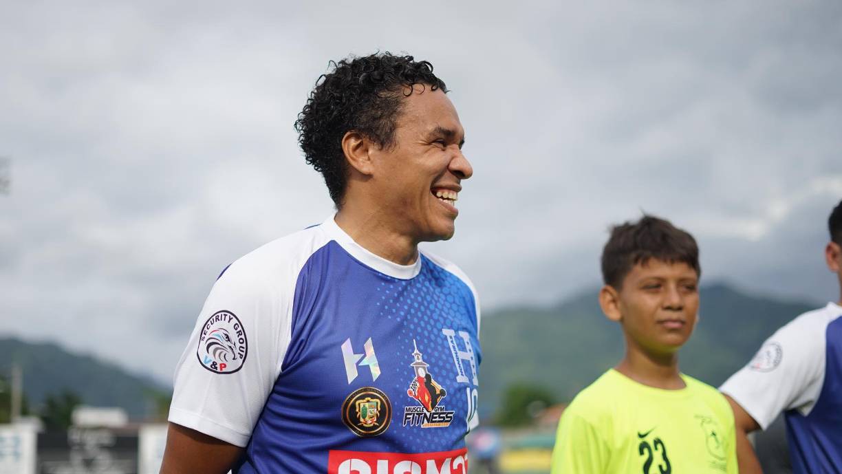 A sus 42 años de edad, el laureado futbolista hondureño Julio César de León se resiste al retiro al confirmar su continuidad por un torneo más con San Juan Quimistán de la Segunda División de la Liga Nacional.