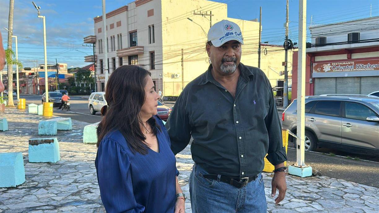 “Pedimos que nos entreguen el cuerpo, por favor, solo nos dicen que le están haciendo pruebas. Mi hijo estudiaba y trabajaba y se costeaba sus estudios. Le cortaron las alas sus mismos compañeros de colegio. Toda la familia estamos sufriendo”, dijo Nubia García, madre de Anders Arriola.
