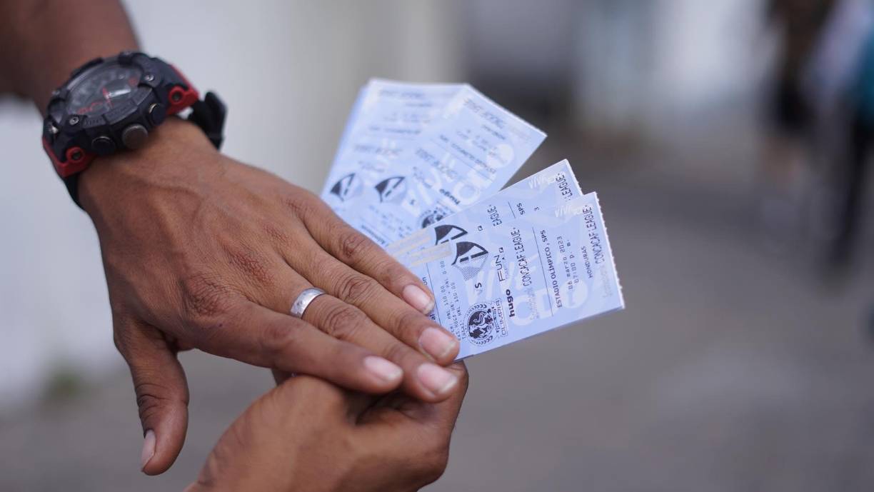 El precio de los boletos tenía un costo de: Sol-150 lempiras, Sombra-300 lempiras, Silla-500 lempiras. La zona de palco estaba controlada por la Municipalidad de San Pedro Sula.