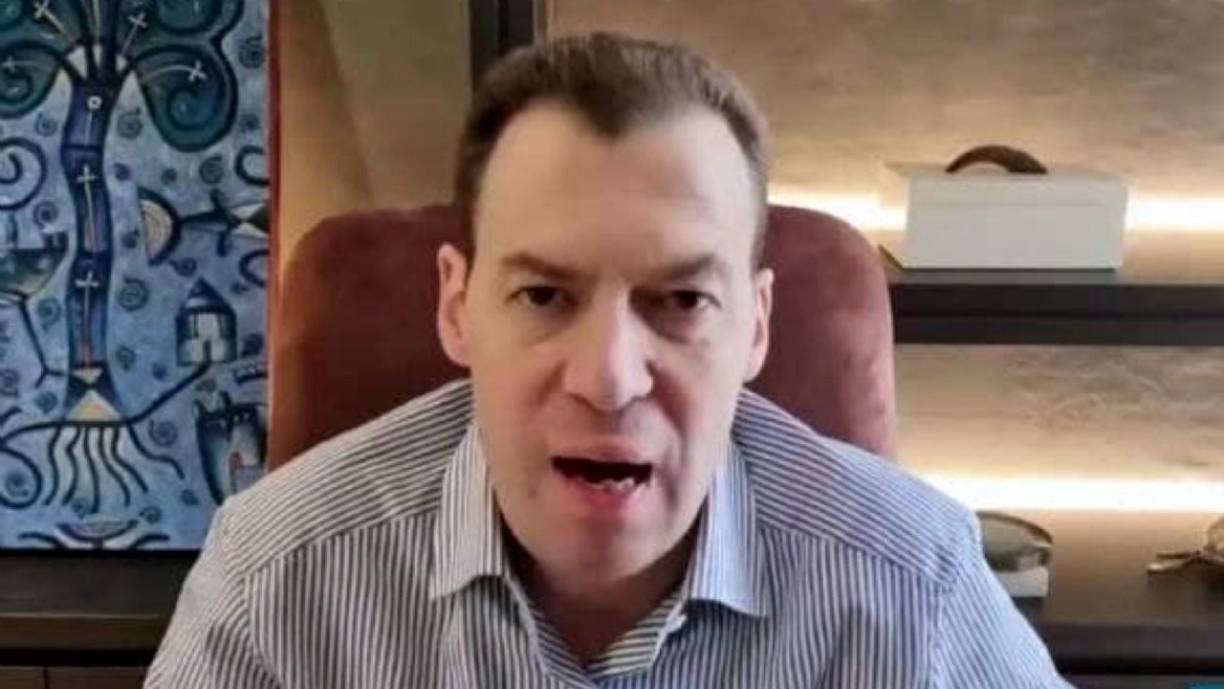 En las redes sociales muchos usuarios se preguntaron de qué estaba enfermo André Marín pues no era la primera vez que se mostraba de esa forma ante las cámaras de Fox Sports.