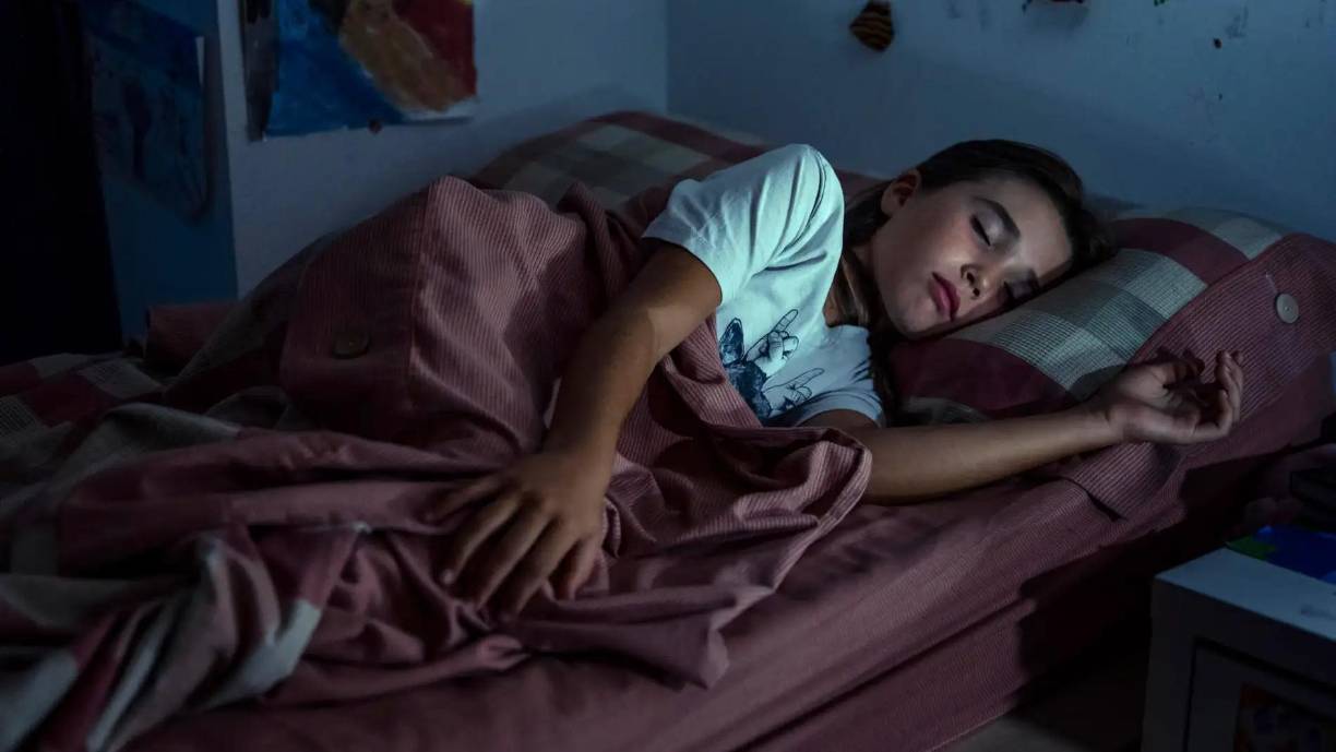 El insomnio puede afectar la calidad de vida y el rendimiento diario, pero existen remedios naturales que ayudan a combatirlo sin necesidad de medicamentos. Aquí te compartimos cinco de ellos.