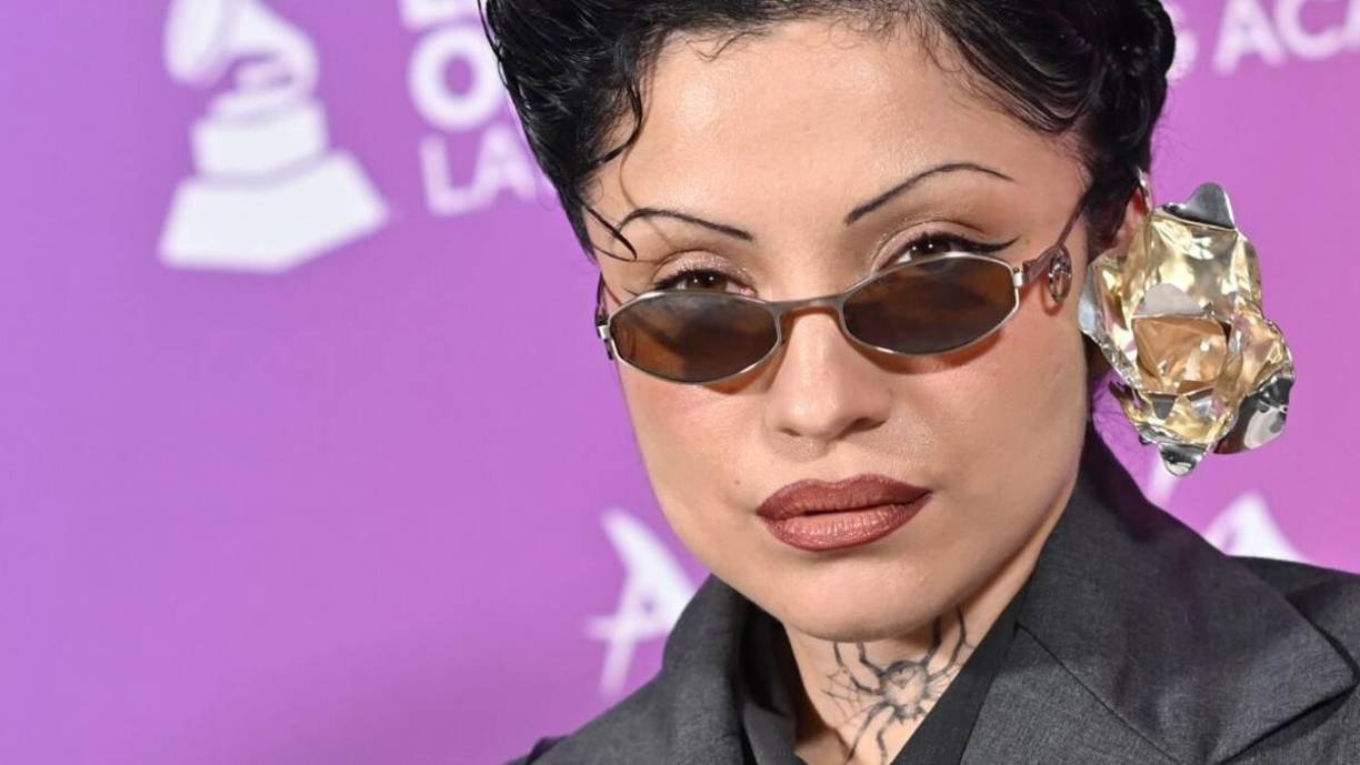 En su pasado tuvo una relación con un hombre que le duplicaba la edad, él se habría aprovechado de su vulnerabilidad como adolescente. 