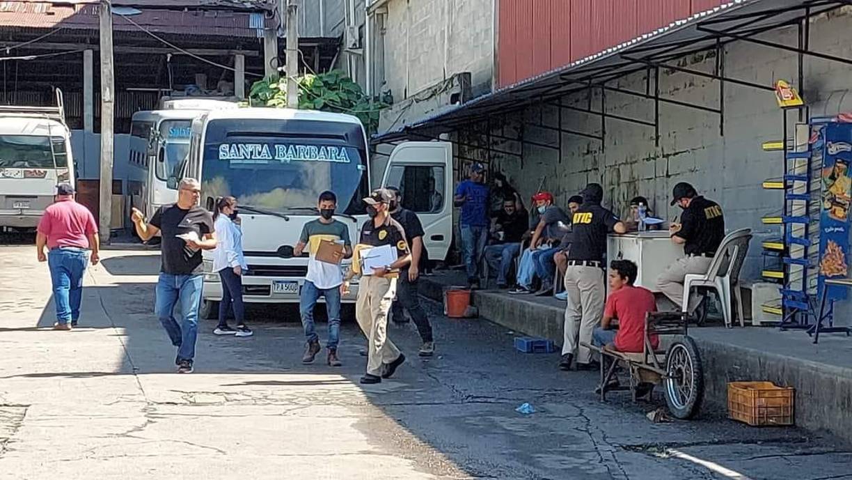 También figura entre las incautaciones un edificio de condominio Versalles en las Lomas del Guijarro de Tegucigalpa a nombre de Claudia Yamila Noriega, quien hace unos meses traspasó dos apartamentos a parientes del exministro Roberto Antonio Ordóñez Wolfovich, dice la acusación.