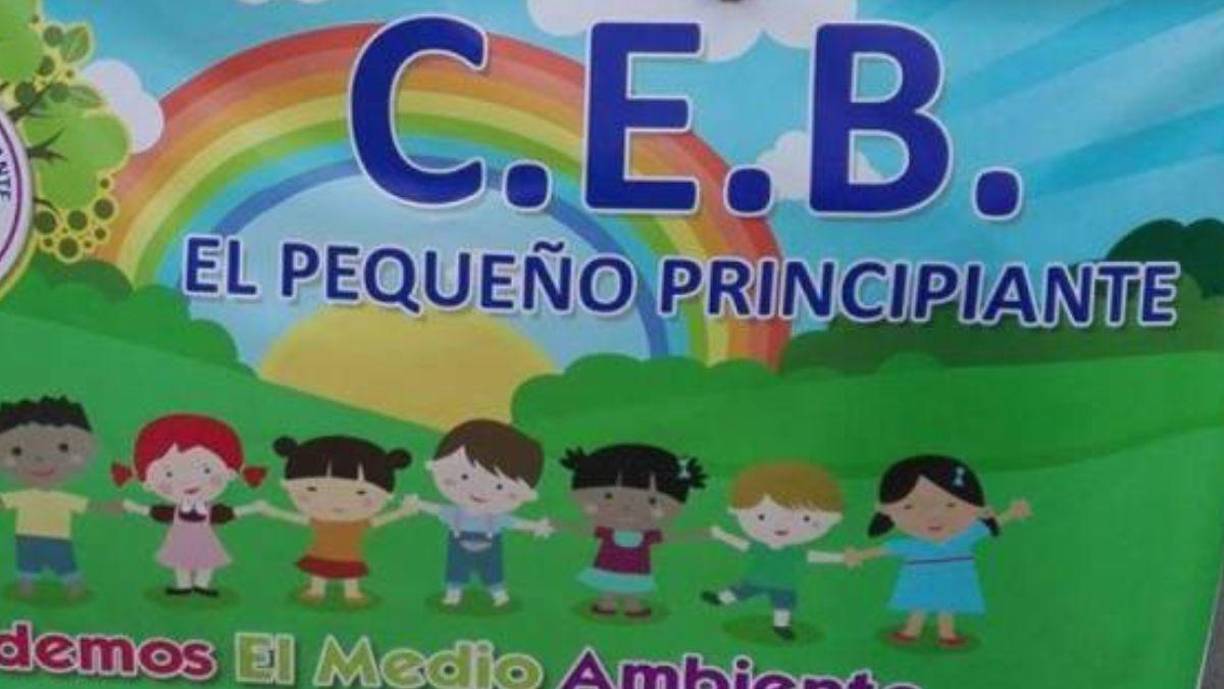 La publicación más reciente de Óscar López en su cuenta de Facebook, fue para felicitar a sus compañeros de trabajo por el Día del Maestro, celebrado el pasado 17 de septiembre. A su comentario agregó una postal tomada durante los desfiles de la patria con el mensaje siguiente: “Felicidades a mi equipo de trabajo, honor a quien honor merece. Hoy por ser su día les deseo lo mejor, porque la docencia, más que una profesión, es una vocación. Felicidades, colegas, en nuestro día”.