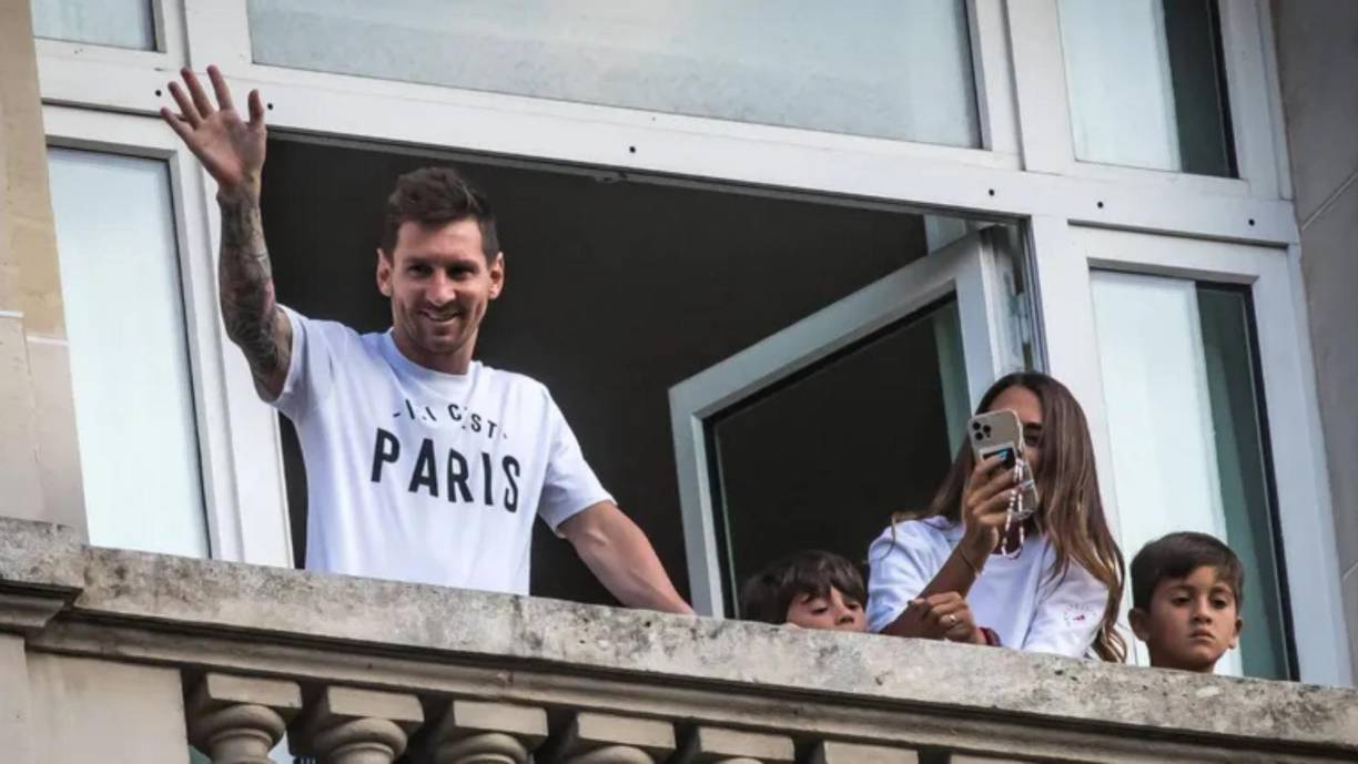 Messi, Antonela y sus tres hijos vivieron en el lujoso hotel Le Royal Monceau, hasta que finalmente encontraron la casa que se ha convertido en su hogar.