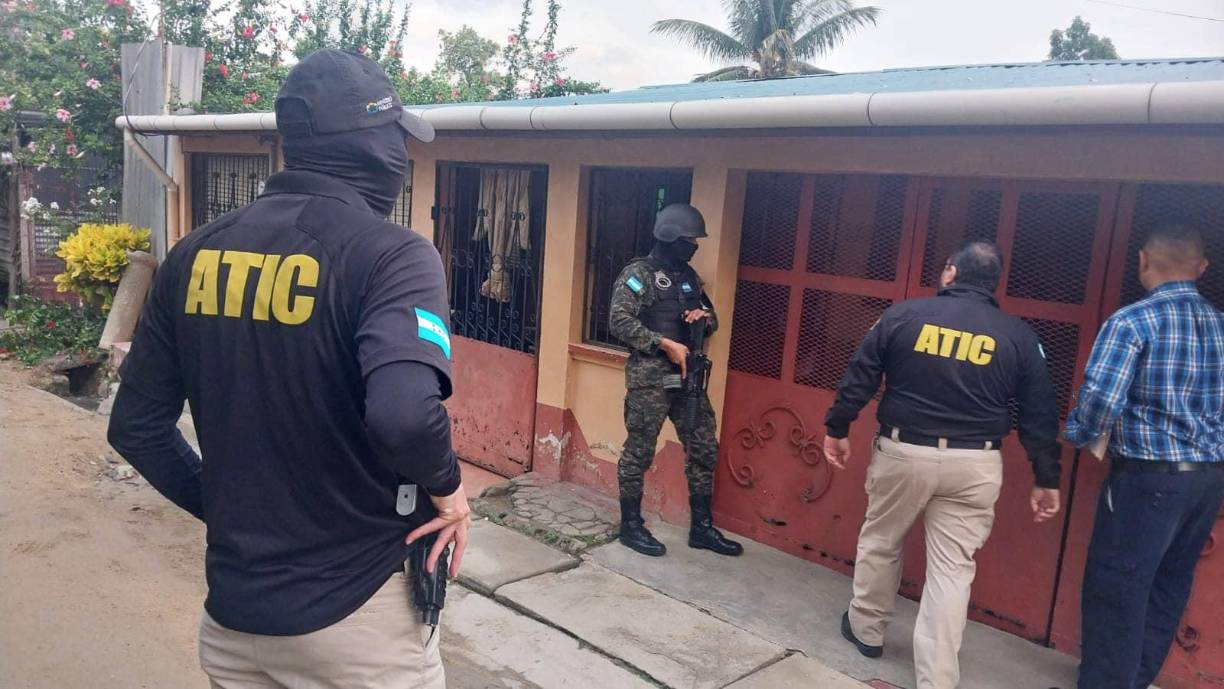 Manuel de Jesús Alberto, al ser consultado sobre el modus operandi de estafas a través de cuentas personales de WhatsApp, afirmó que se sintió “sorprendido” y declaró que “anantes (a duras penas) puedo marcar el número del teléfono”.