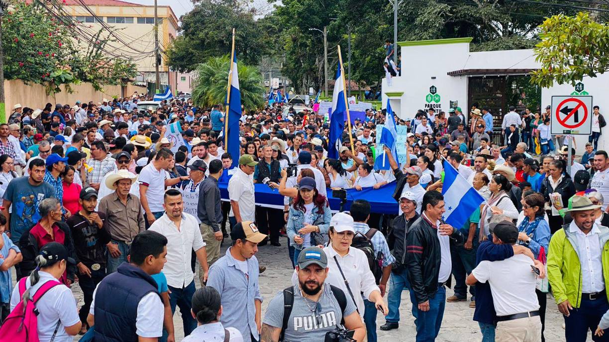 Desde el Gobierno han cuestionado al BOC y las acciones que lleva a cabo, indicando que es integrado por políticos involucrados en actos de corrupción, pero la oposición desmiente tales aseveraciones. 