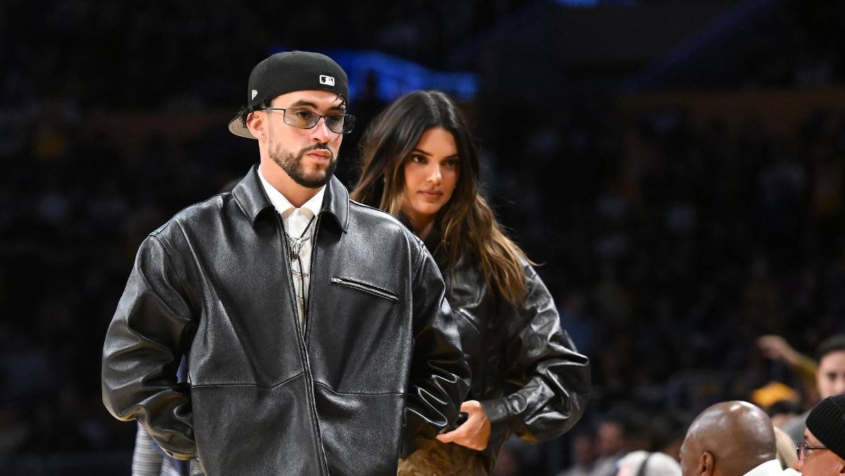 Luego de que no se les viera juntos desde finales de octubre, rumores de una supuesta ruptura entre Kendall Jenner y Bad Bunny empezaron a surgir en redes, y ahora aseguran que ambos terminaron su romance.