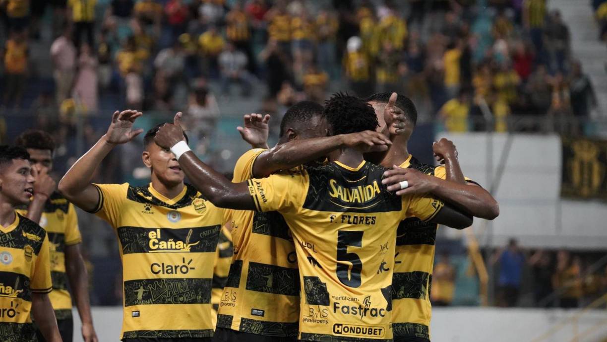 Un minuto después, Darixon Vuelto tampoco perdonó y definió el 2-0 de los Aurinegros.