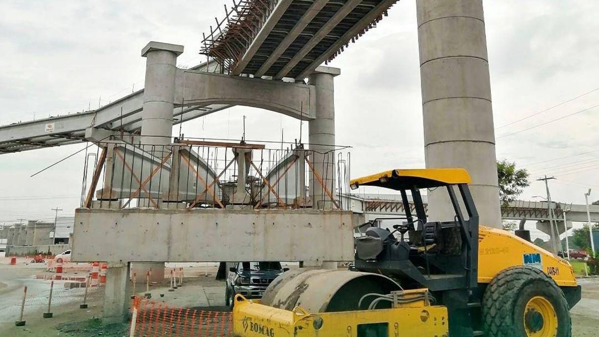 “Adicionalmente se está trabajando en el encofrado de los últimos tres tramos del puente”, añadió Martínez. 