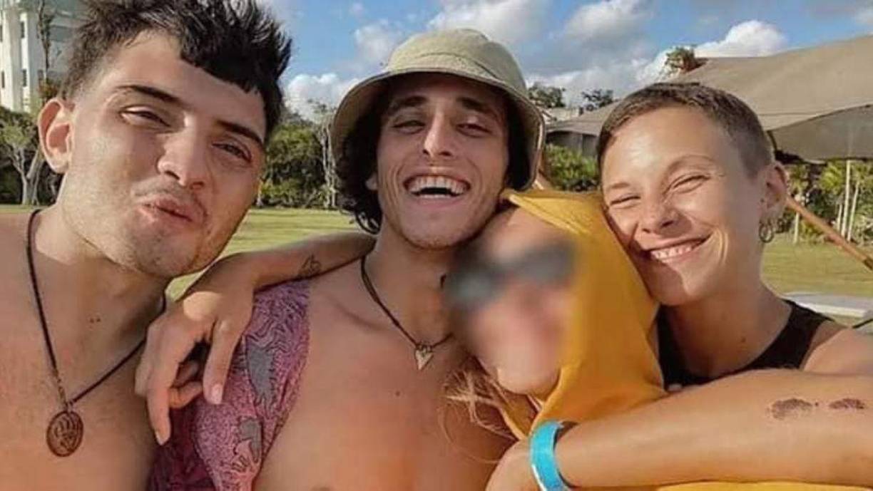 El joven se encontraba el pasado viernes con un pareja de amigos, también de Argentina, comiendo en un restaurante de Lagunas de Chacahua, en el Pacífico, cuando fueron agredidos por un hombre armado con un machete.
