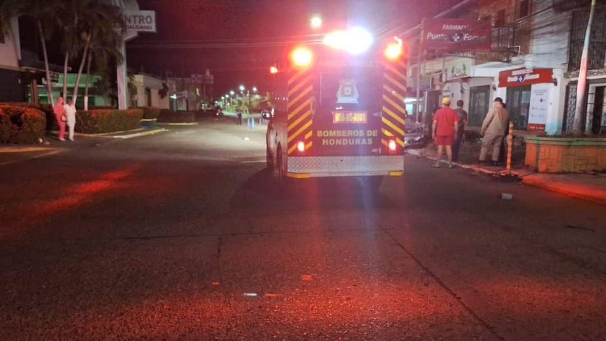  El accidente vial se registró la madrugada de este sábado en la calle 13 frente al hospital Medicentro.