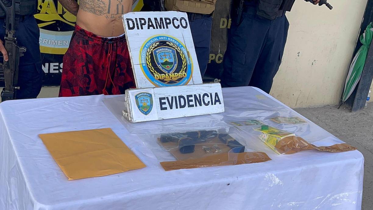 Durante su captura, se le decomisaron: dinero en efectivo, presuntamente proveniente de extorsiones a transportistas y propietarios de pequeños negocios, un teléfono celular, que podría contener información clave para ampliar las investigaciones.