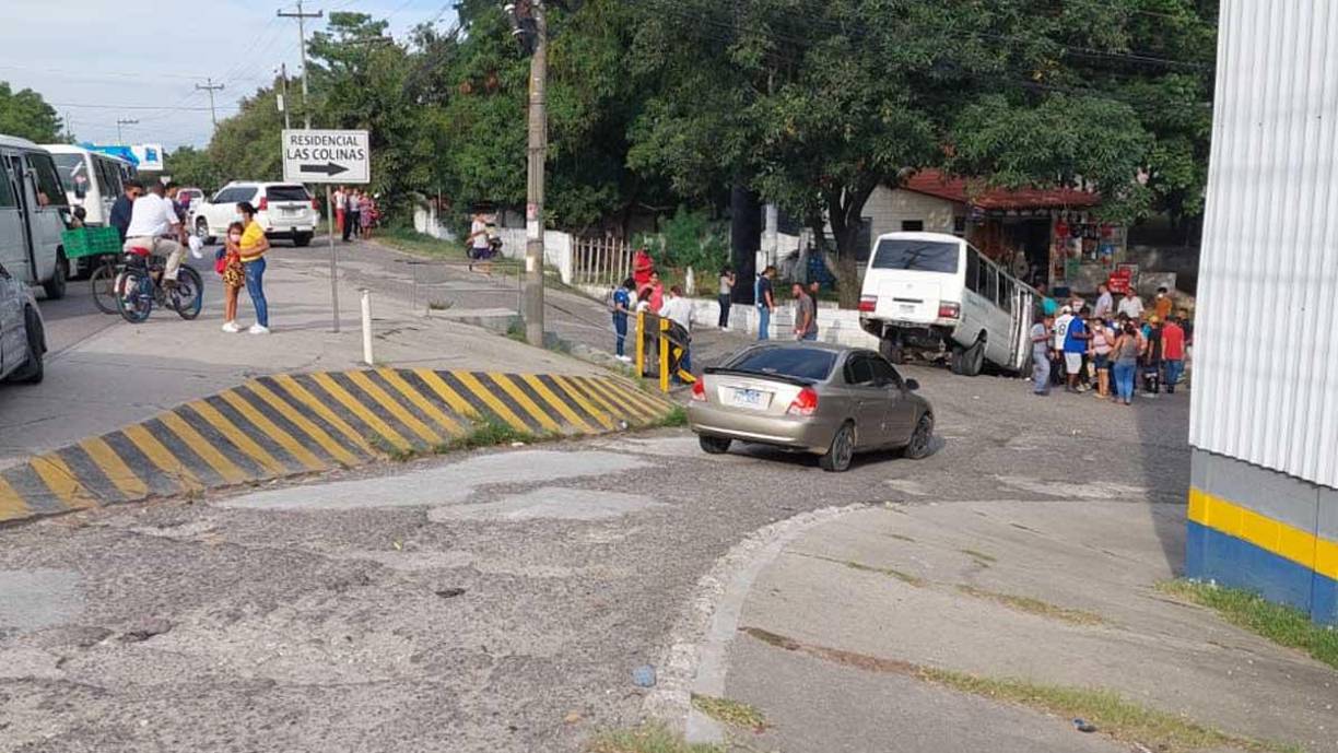 Según testigos, el conductor de bus rapidito venía peleando ruta con otra ruta.