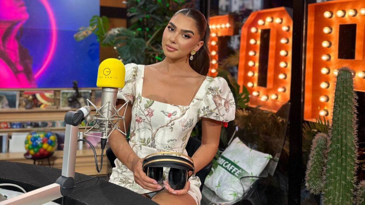 Miss Universo Albania: Franceska Rustem. Originario de Durres, la segunda ciudad más grande de Albania, Rustem, de 19 años, es un modelo que quiere promover la concienciación sobre la salud mental y el activismo medioambiental. Acosada cuando era niña por sus cejas pobladas, Rustem dijo a una estación de radio albanesa poco después de su coronación que había llegado a abrazar esto y usarlo como su poder.