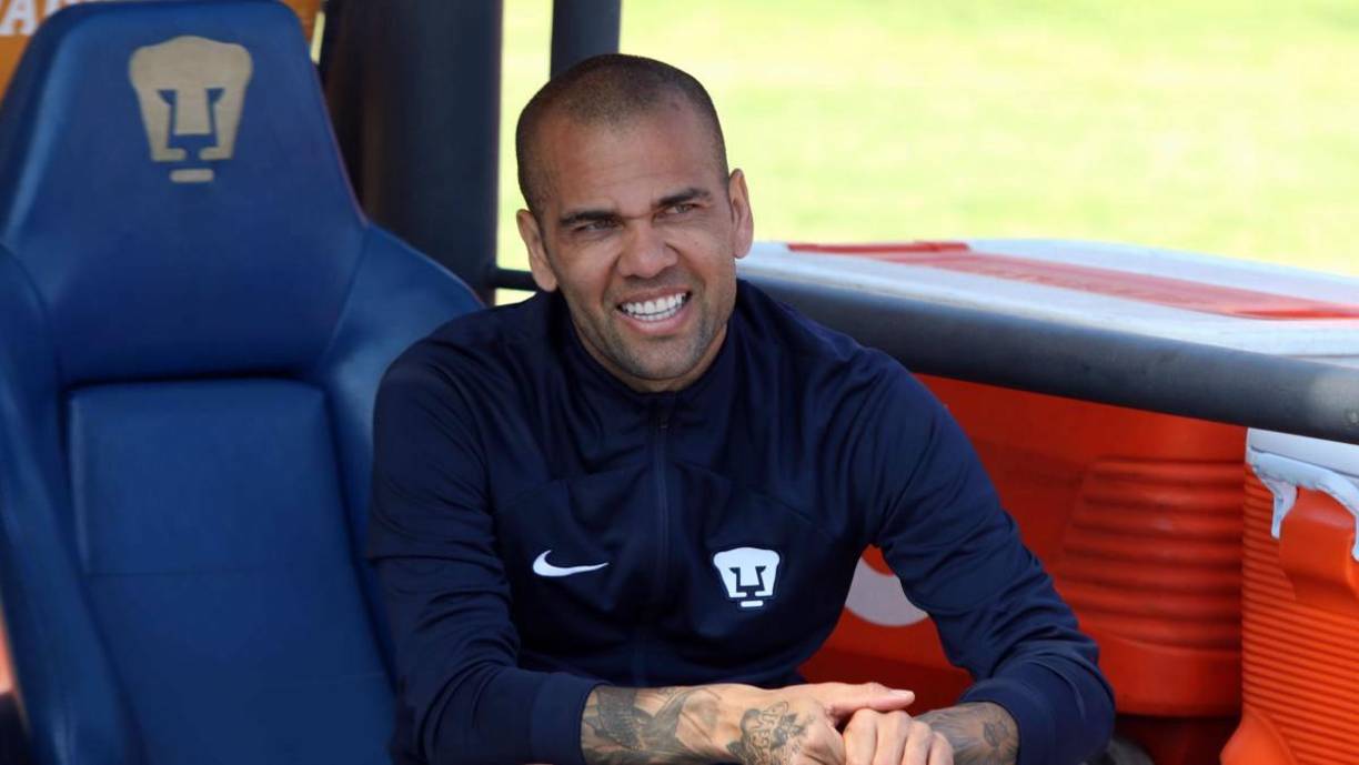  “Aceptaré lo que venga. Me fui de casa con apenas 15 años. He superado en mi vida situaciones muy difíciles y complicadas. Esta será una más que pasará. No me asusta nada”, expresó el futbolista de 39 años a lo que podría ser un futuro tras las rejas si es declarado culpable de agredir sexualmente a una mujer.