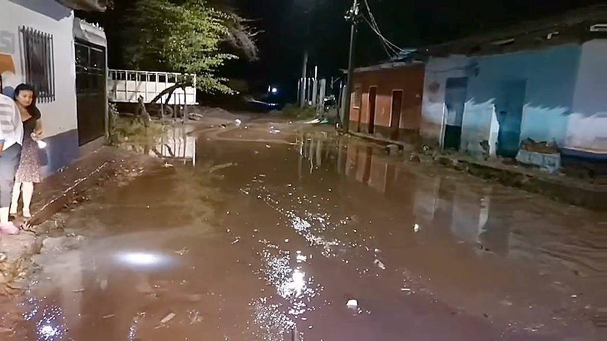 Las inundaciones ocurrieron luego de que las lluvias provocaran la crecida del Río Gila.
