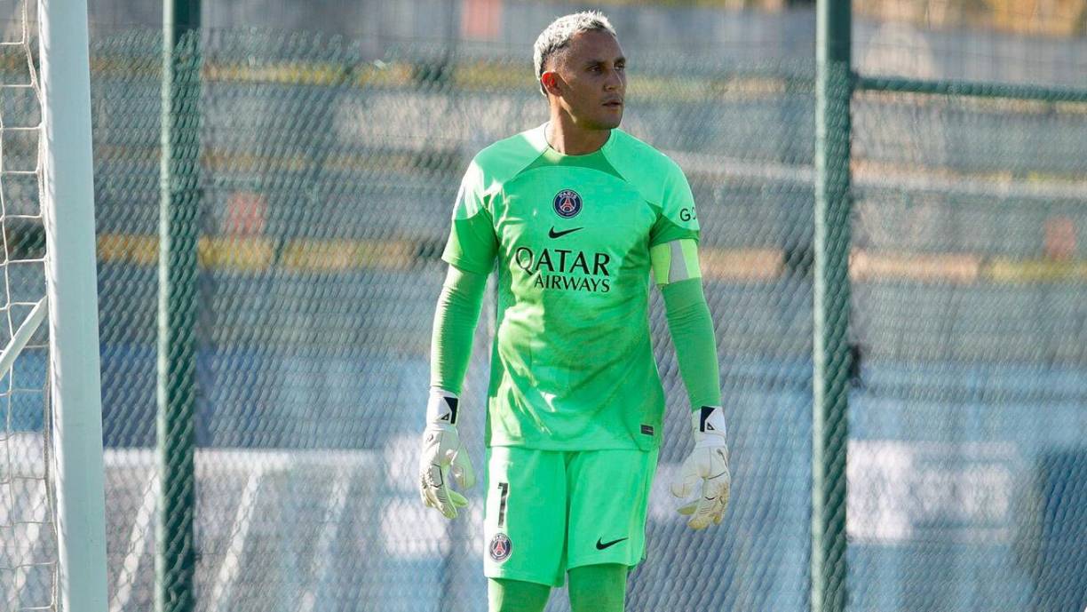 Según el periodista Gianluca Di Marzio, especializado en el mercado de fichajes, el portero costarricense Keylor Navas estaría más cerca que nunca de recalar en el Napoli. Las conversaciones habrían avanzado mucho en las últimas horas e interesa más en el club italiano que el español Kepa Arrizabalaga, otra de las opciones que manejaban. El posible fichaje de Fabián Ruiz por el PSG habría acelerado las negociaciones.