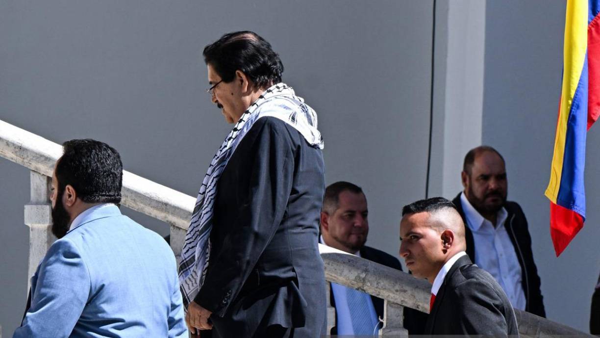 Zelaya informó a través de la red social X que salieron de Tegucigalpa en un vuelo especial durante la madrugada del viernes.