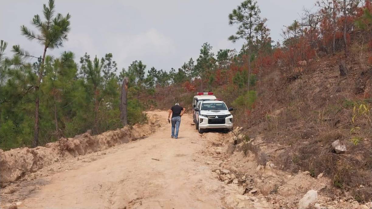 La policía describió que ayer se desplegaron más de 200 policías en la zona para capturar a miembros de pandillas. 