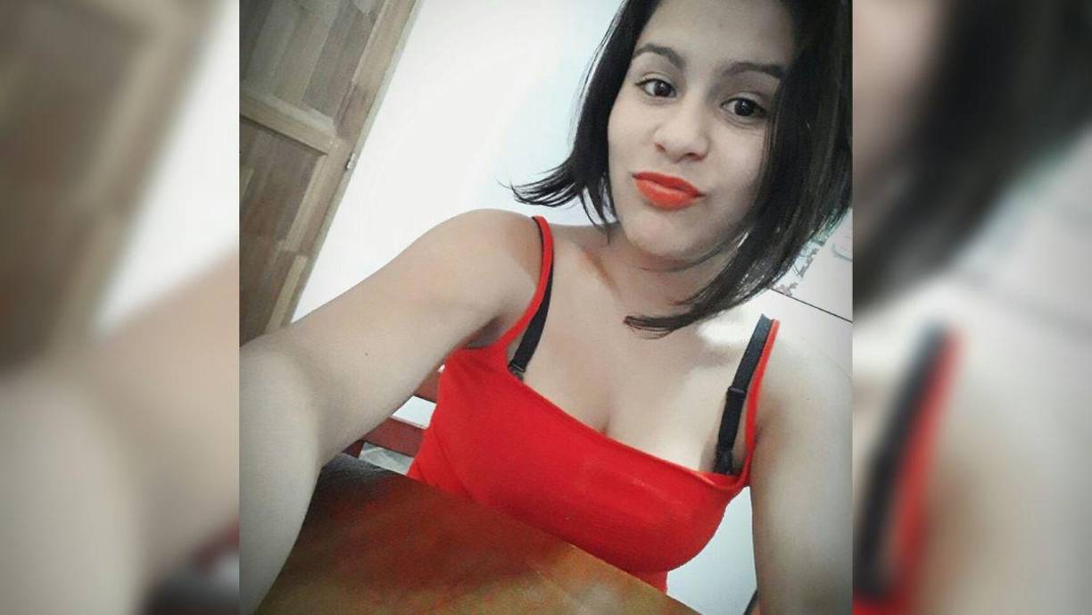 La Policía informó que los vecinos del área donde fue hallado el cuerpo no conocen a nadie con las características del sospechoso y que use casco blanco de motocicleta.