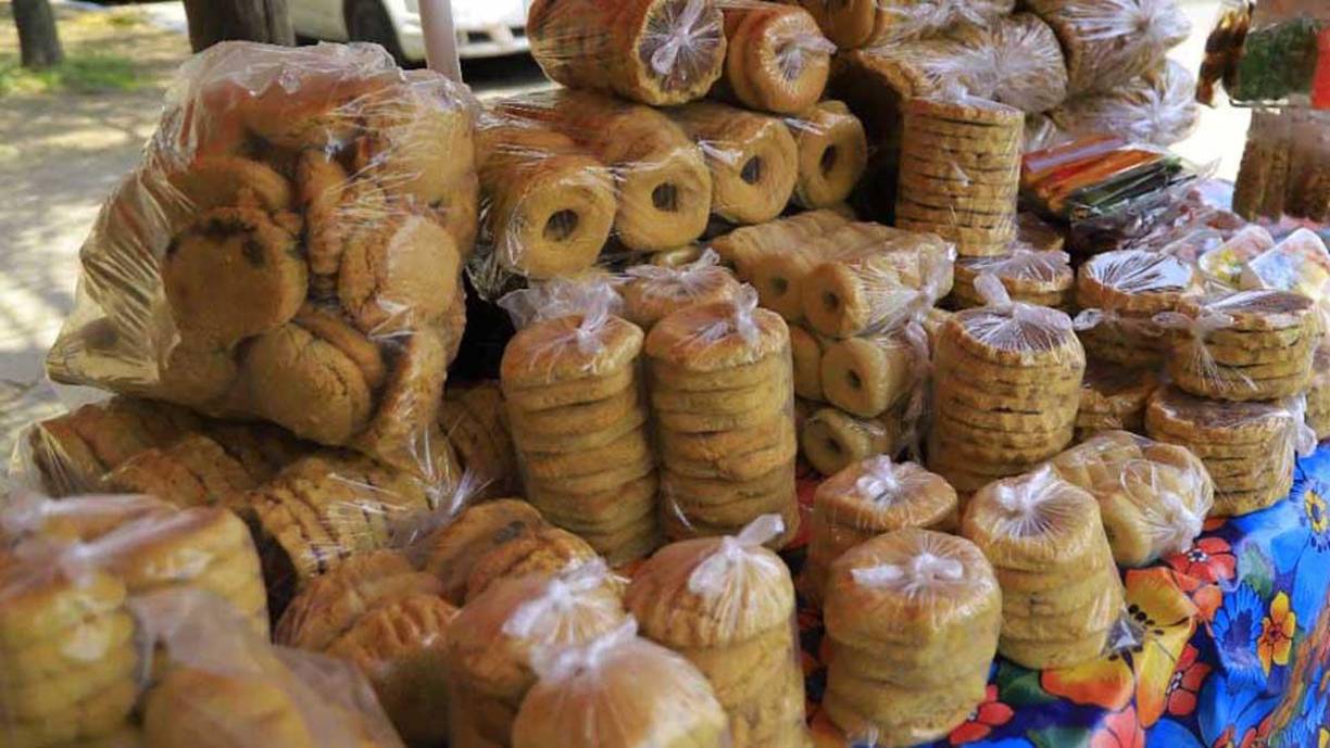 Lo que está permitido en su equipaje de mano son galletas, cigarros, cámaras digitales, celulares, desodorante sólido, ropa, zapatos y otros.