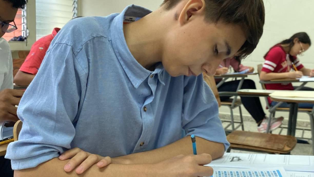 Ibzan Eibrahim Gómez Sánchez, con tan solo 13 años de edad, se sometió a finales de noviembre a la prueba de aptitud académica, con el fin de aplicar a un cupo de estudio en el siguiente periodo en la Universidad Pedagógica Nacional Francisco Morazán (UPNFM) de La Ceiba.