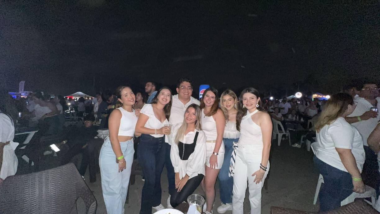 Brianna Romero, Andrea Rodriguez , Fernando Murcia, Fernanda Rubi, Isabel Handal, Valeria Amaya, y Heather Caraccioli