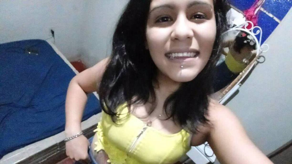 Medios locales informaron que, presuntamente, cámaras de la zona muestran que un motociclista transportó lo que parecía ser un cuerpo en el tanque de combustible.