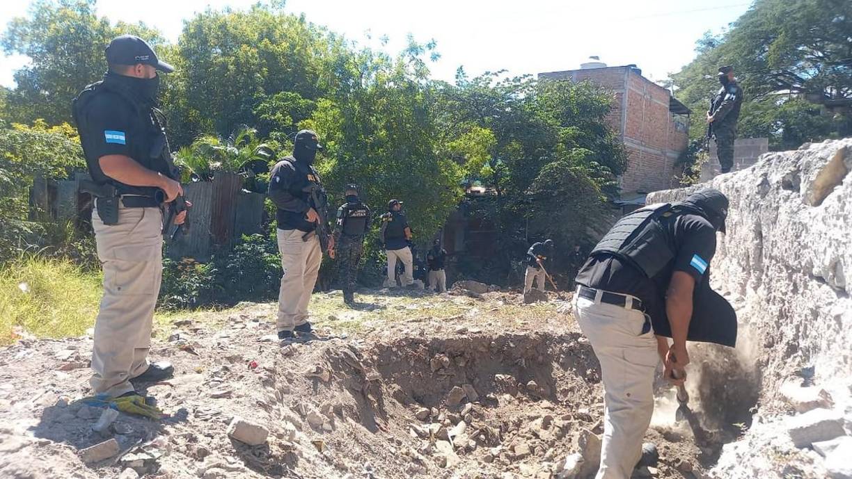 Debido a que Juan Carlos Núñez no tenía un teléfono celular, utilizaba el de su padre para poder comunicarse con la desconocida. Por eso fue que se dieron cuenta de que mantenía comunicación con una supuesta mujer.