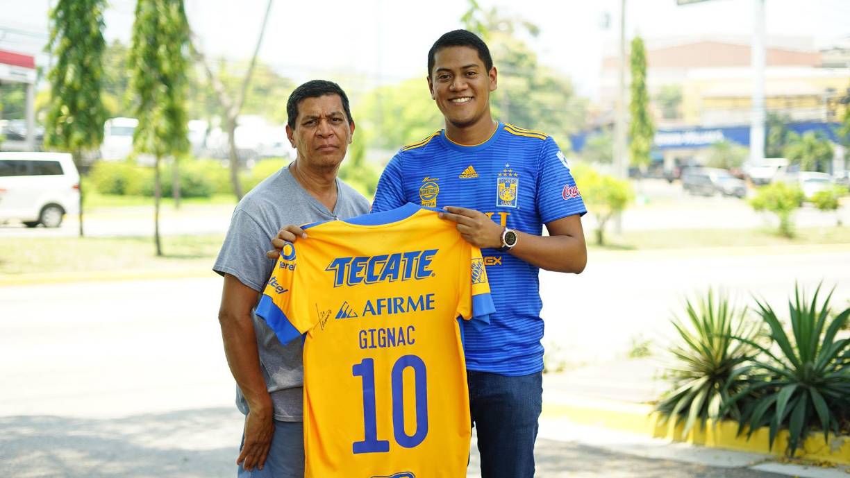 “Desde siempre he sido aficionado de Tigres, siempre veo la Liga Mexicana y obvio desde la llegada de Gignac creció más el sentimiento”, destacó el aficionado que es cholomeño de nacimiento y tiene 30 años.