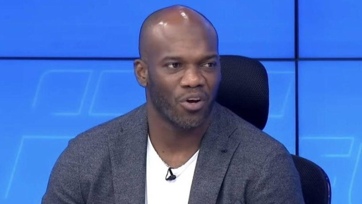 David Suazo se pronunció sobre la propuesta que hizo Rambo de León para que sea técnico de Honduras. A lo que dijo “No. Me contaron, obviamente eso demuestra la amistad que tengo con Julio, pero en este momento lo único que puedo decir es que espero que la selección haga una buenísima Copa Oro”, comentó el hondureño en Fútbol A Fondo.