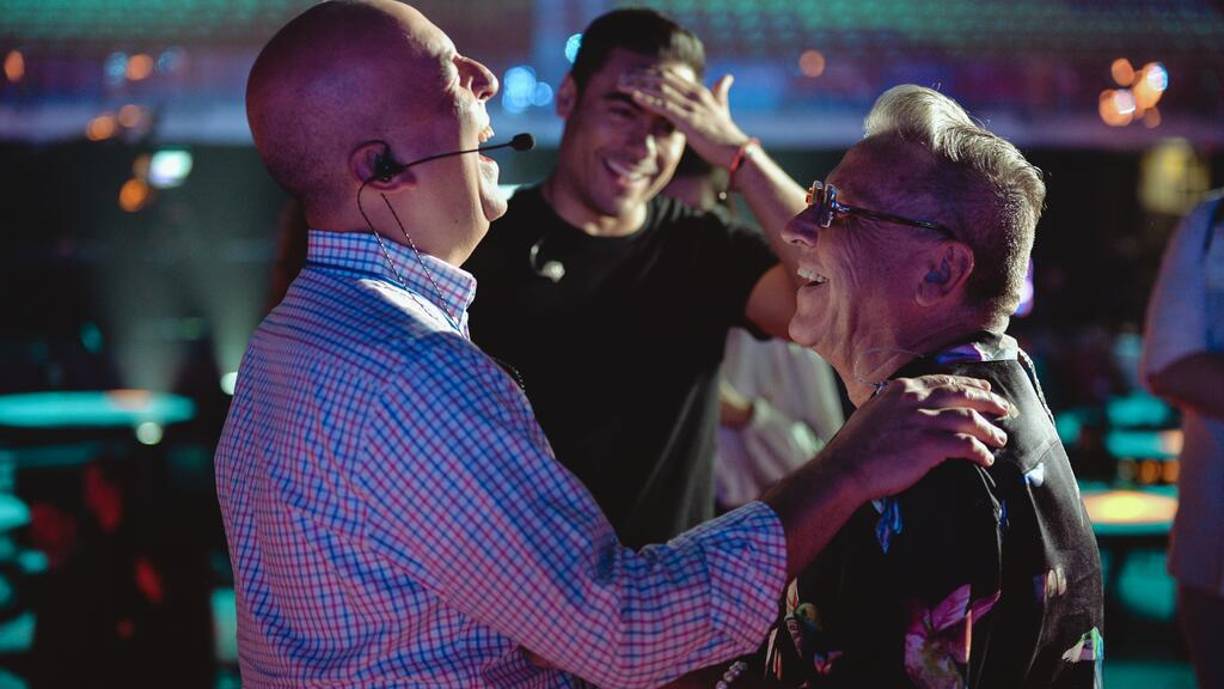 En redes sociales, los organizadores del show dejaron entreber que los cantantes Carlos Rivera y Ricardo Montaner preparan una sorpresa para todo el público que asista y vea la edición 35 de los premios.