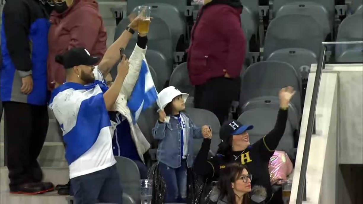 La familia hondureña disfrutó de la previa del partido en el BMO Stadium de Los Ángeles.