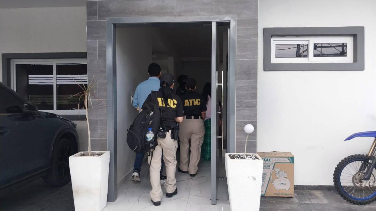 Según investigaciones, el hondureño era socio del colombiano Juan Carlos Cuesta Córdoba, alias “Gordo Rufla”, cabecilla del Cártel del Golfo que fue extraditado de Colombia a Estados Unidos por tráfico de drogas. 