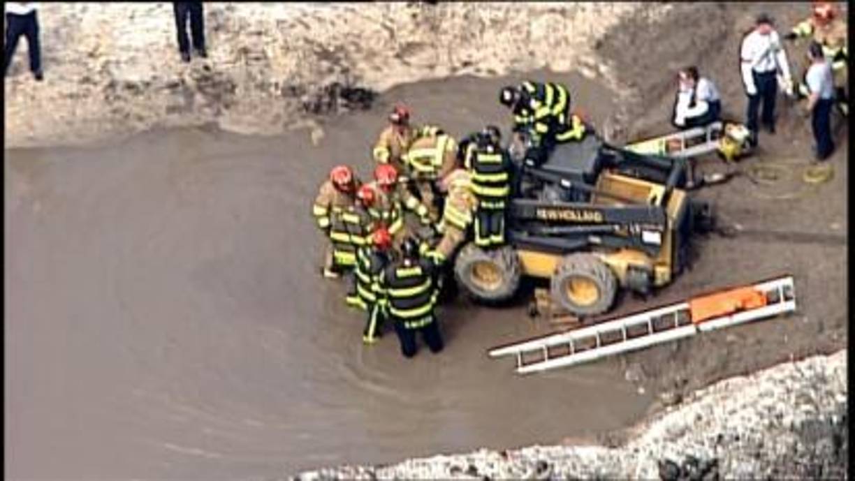 Joven hispano muere al quedar atrapado en una retroexcavadora