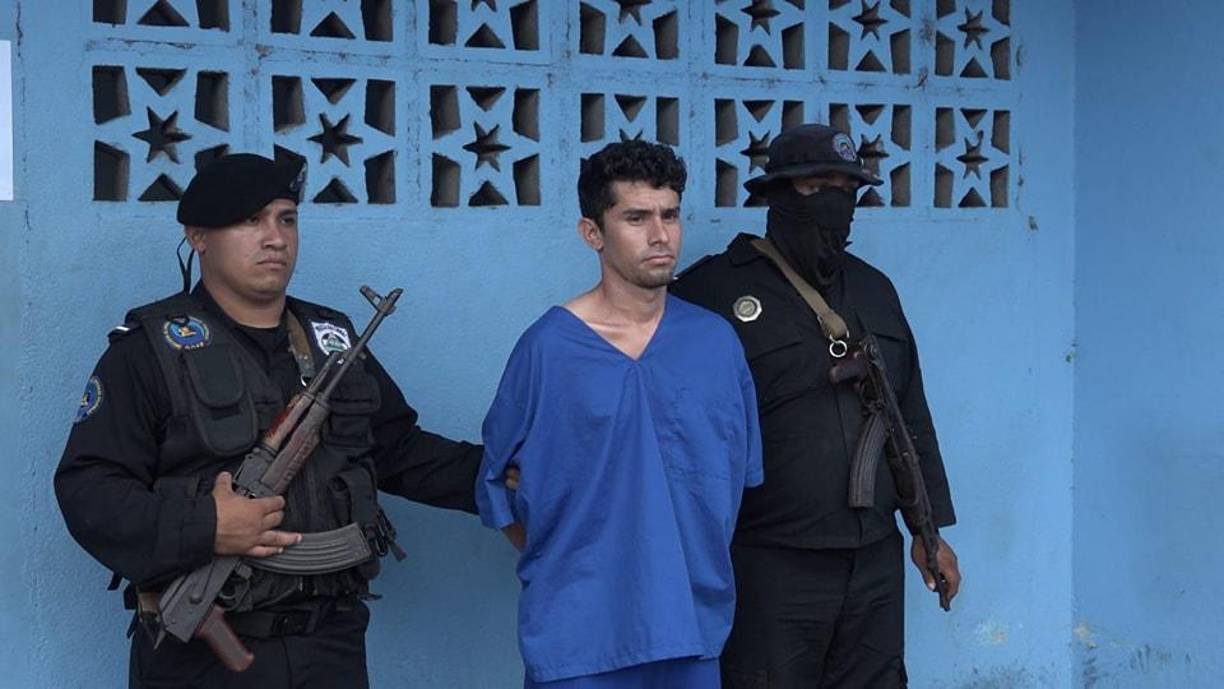 Joven es asesinada por su expareja frente a un centro de salud