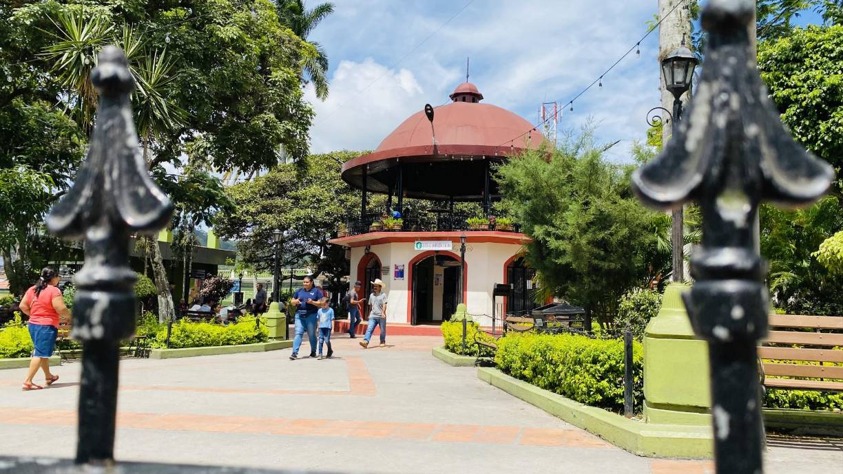 La historia de Santa Rosa de Copán se entrelaza con la de sus edificios más antiguos, cuyas construcciones datan de épocas que remontan al siglo XVIII.