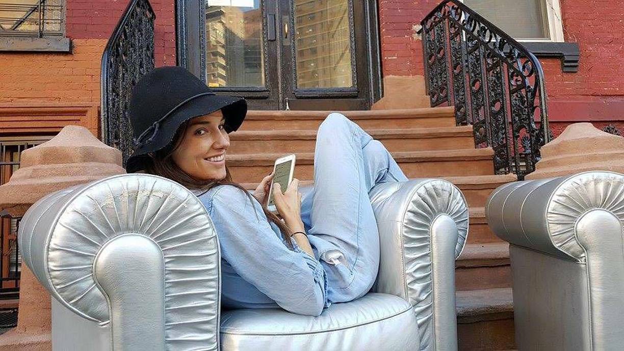 Es actriz y activista, ha trabajado en series de televisión como Curb Your Enthusiasm, Gossip Girl y The Newsroom y en películas como “Fear and Loathing in Aspen” (2021). 