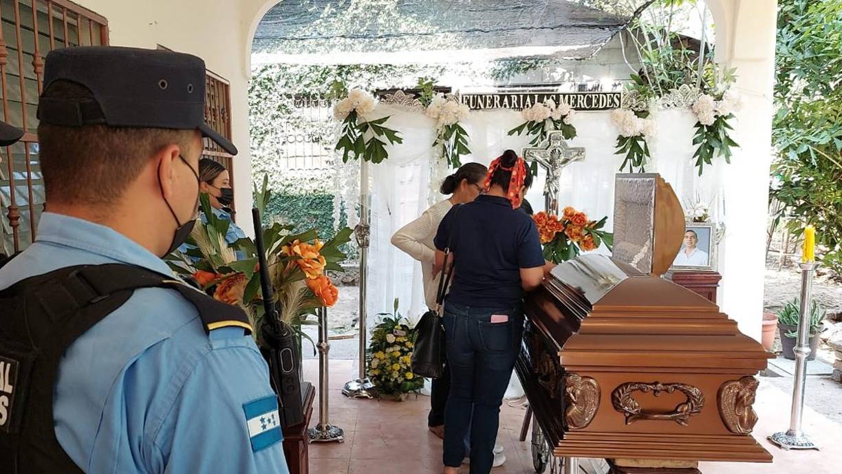 El doctor será enterrado mañana martes en un cementerio local.