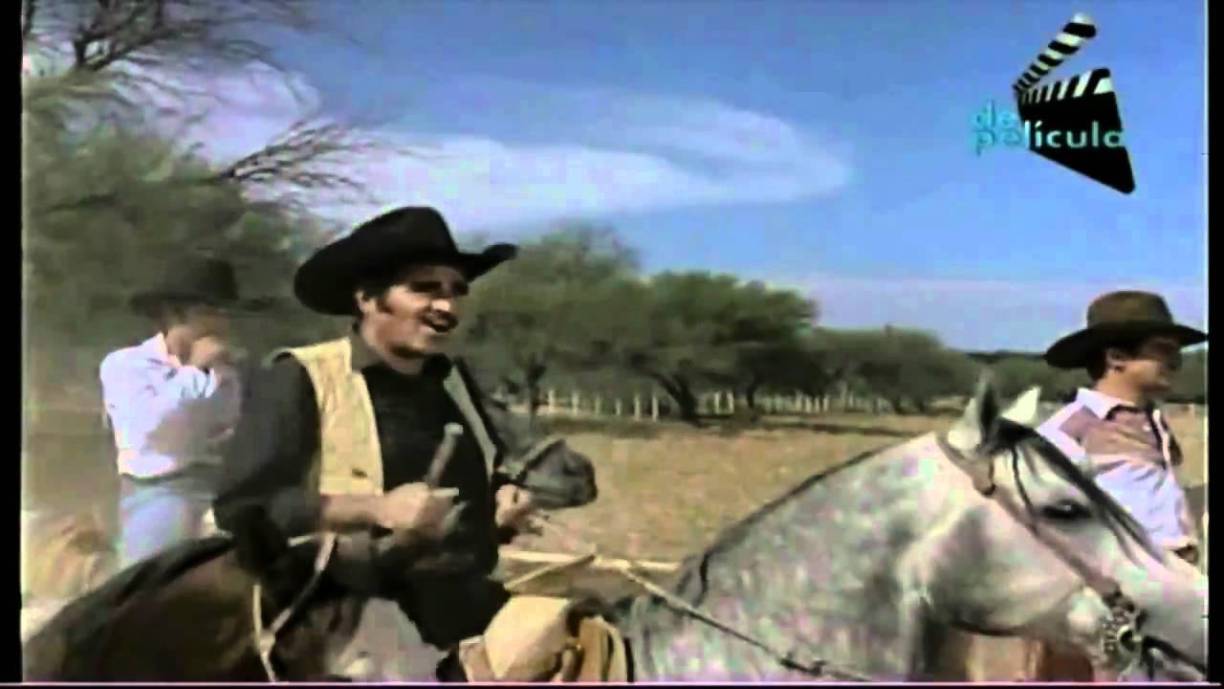 EL ACTOR. “El Charro de Huentitán” se abrió también un espacio en la cinematografía nacional, donde la taquilla lo recibió siempre entre los primeros lugares. Sus personajes, invariablemente, terminan interpretando canciones que redondean las películas. El cine llegó para el cantante en la década de los 70, con Tacos al Carbón, donde interpretaba a un taquero enamoradizo.