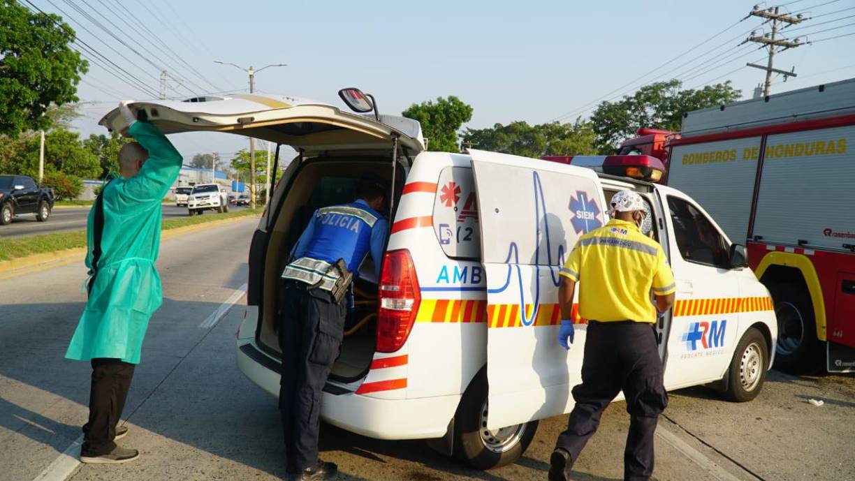 Algunos de ellos, de gravedad, que fueron trasladados en ambulancias hacia centros asistenciales de San Pedro Sula. 